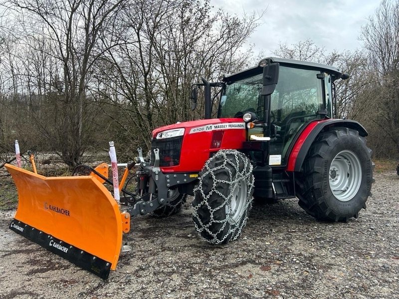 Traktor typu Massey Ferguson 4708M, Ausstellungsmaschine v Schaffhausen (Obrázek 1)