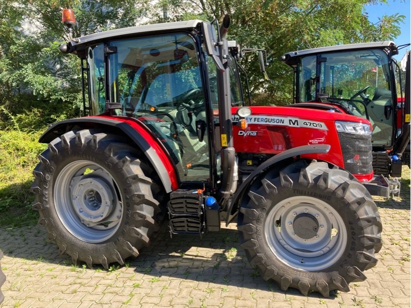 Traktor of the type Massey Ferguson 4709 M Cab Essential Dyna 2, Neumaschine in Hillerse (Picture 1)