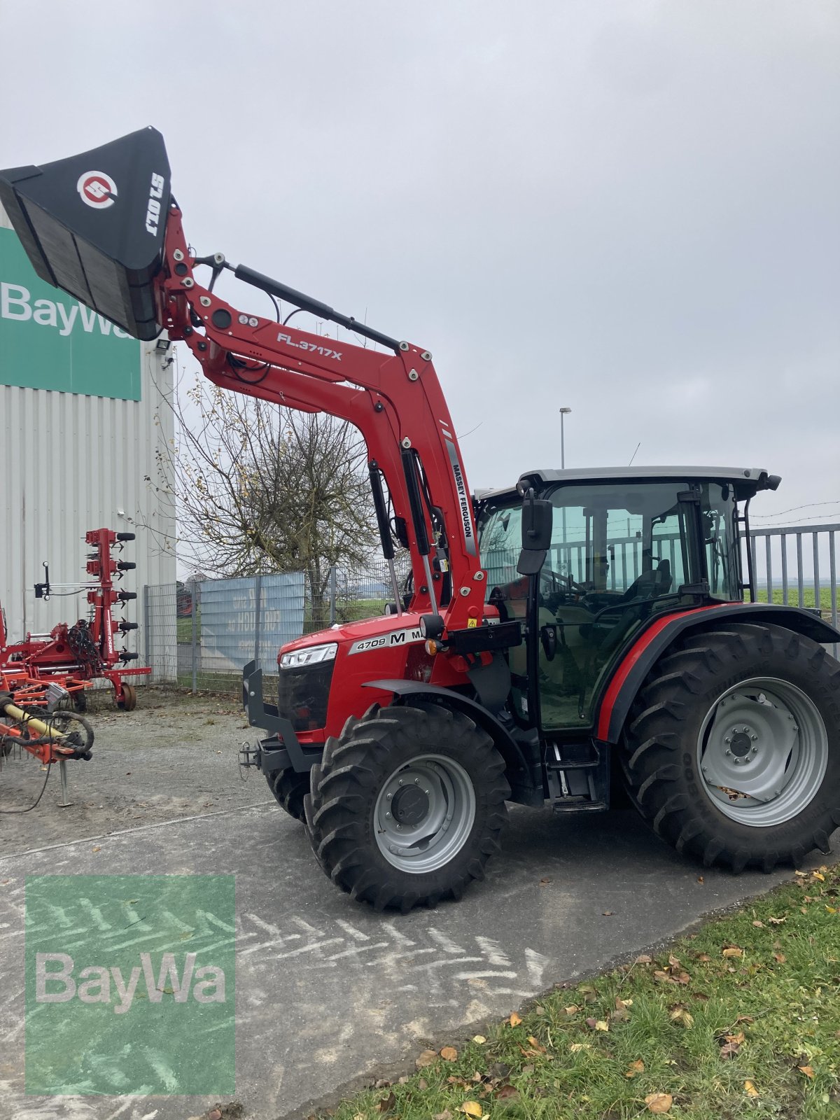 Traktor des Typs Massey Ferguson 4709 M Dyna 2, Gebrauchtmaschine in Giebelstadt (Bild 2)