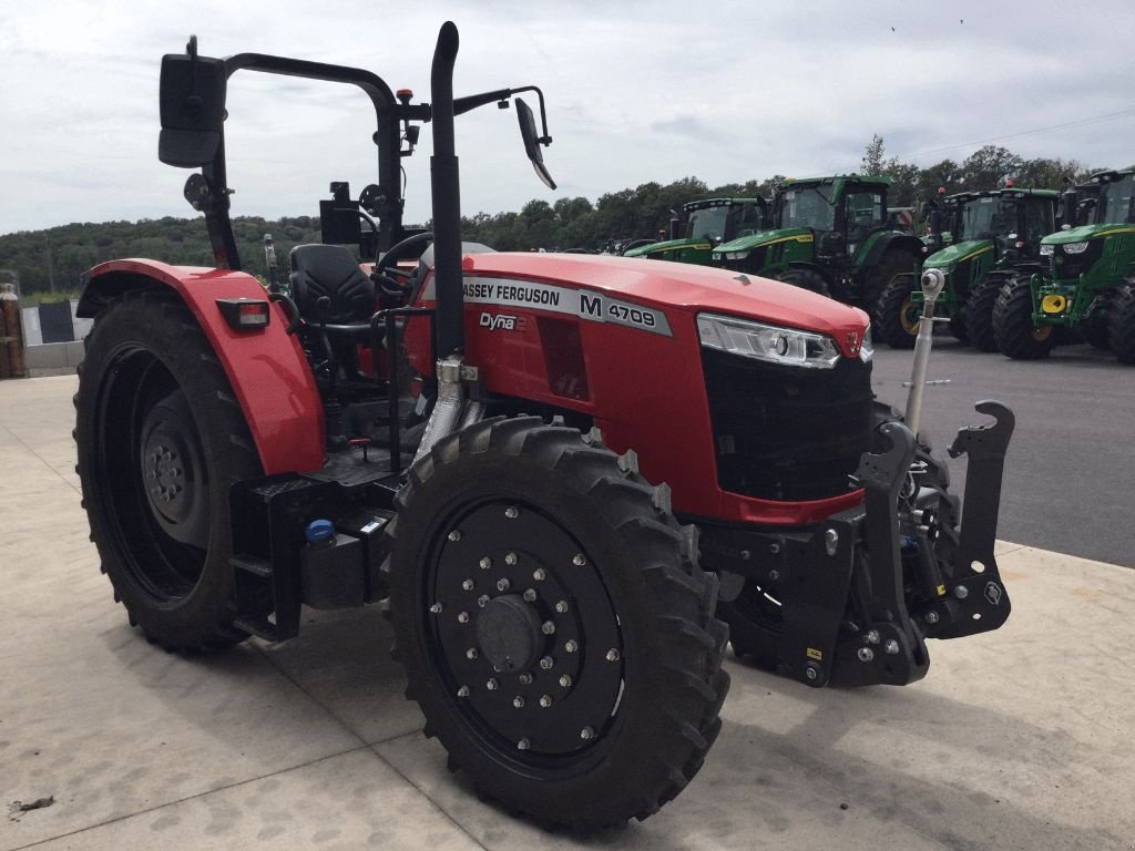 Traktor des Typs Massey Ferguson 4709, Gebrauchtmaschine in azerailles (Bild 2)