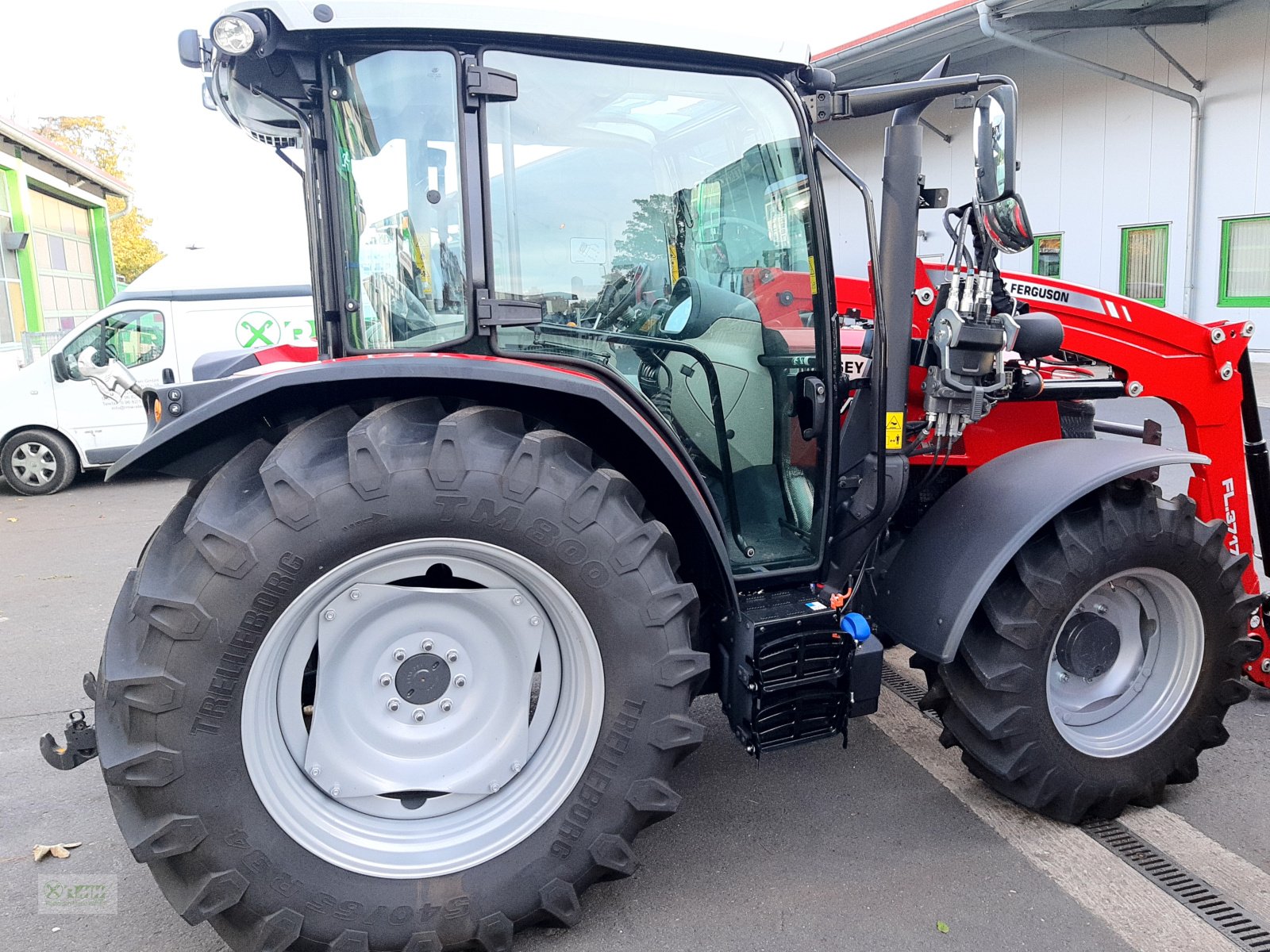 Traktor des Typs Massey Ferguson 4709, Neumaschine in Erbendorf (Bild 2)