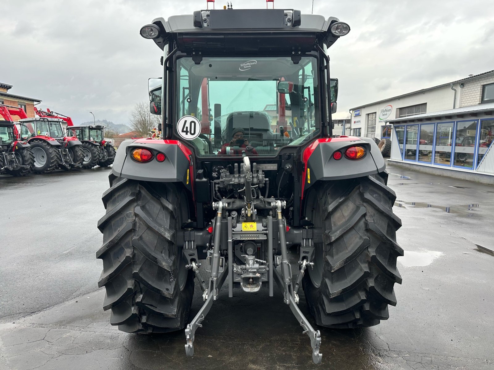 Traktor of the type Massey Ferguson 4710 M Cab Essential Dyna 2, Neumaschine in Amöneburg - Roßdorf (Picture 4)