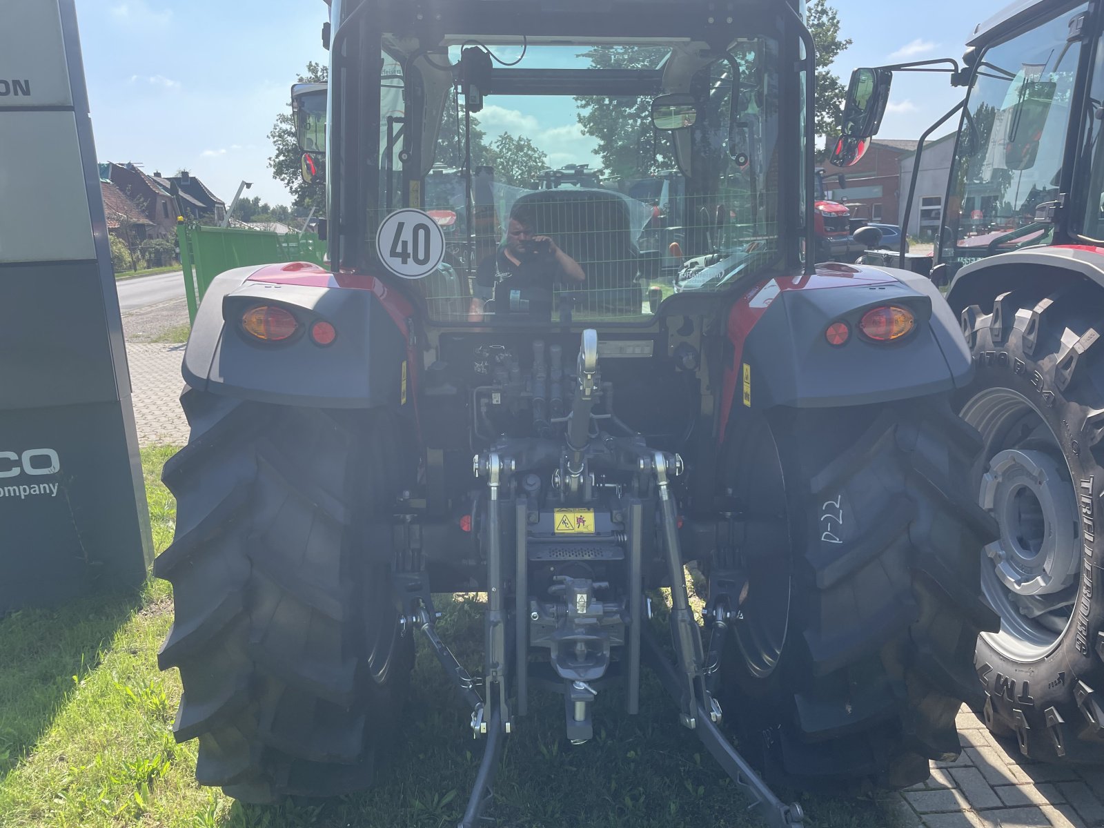 Traktor van het type Massey Ferguson 4710 M Cab Essential Dyna 2, Neumaschine in Voitze (Foto 3)