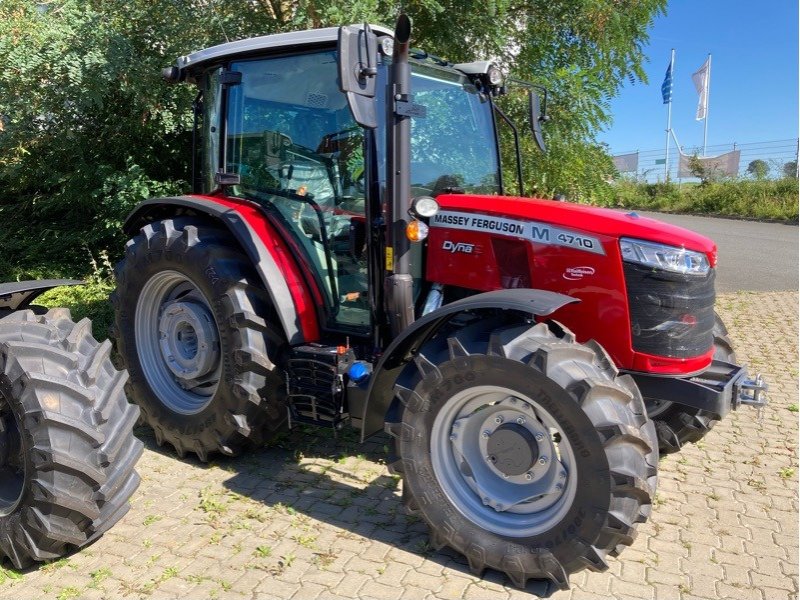 Traktor van het type Massey Ferguson 4710 M Cab Essential Dyna 2, Neumaschine in Gadenstedt (Foto 1)