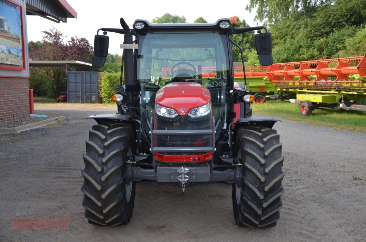 Traktor des Typs Massey Ferguson 4710 M Cab Essential, Neumaschine in Suhlendorf (Bild 2)