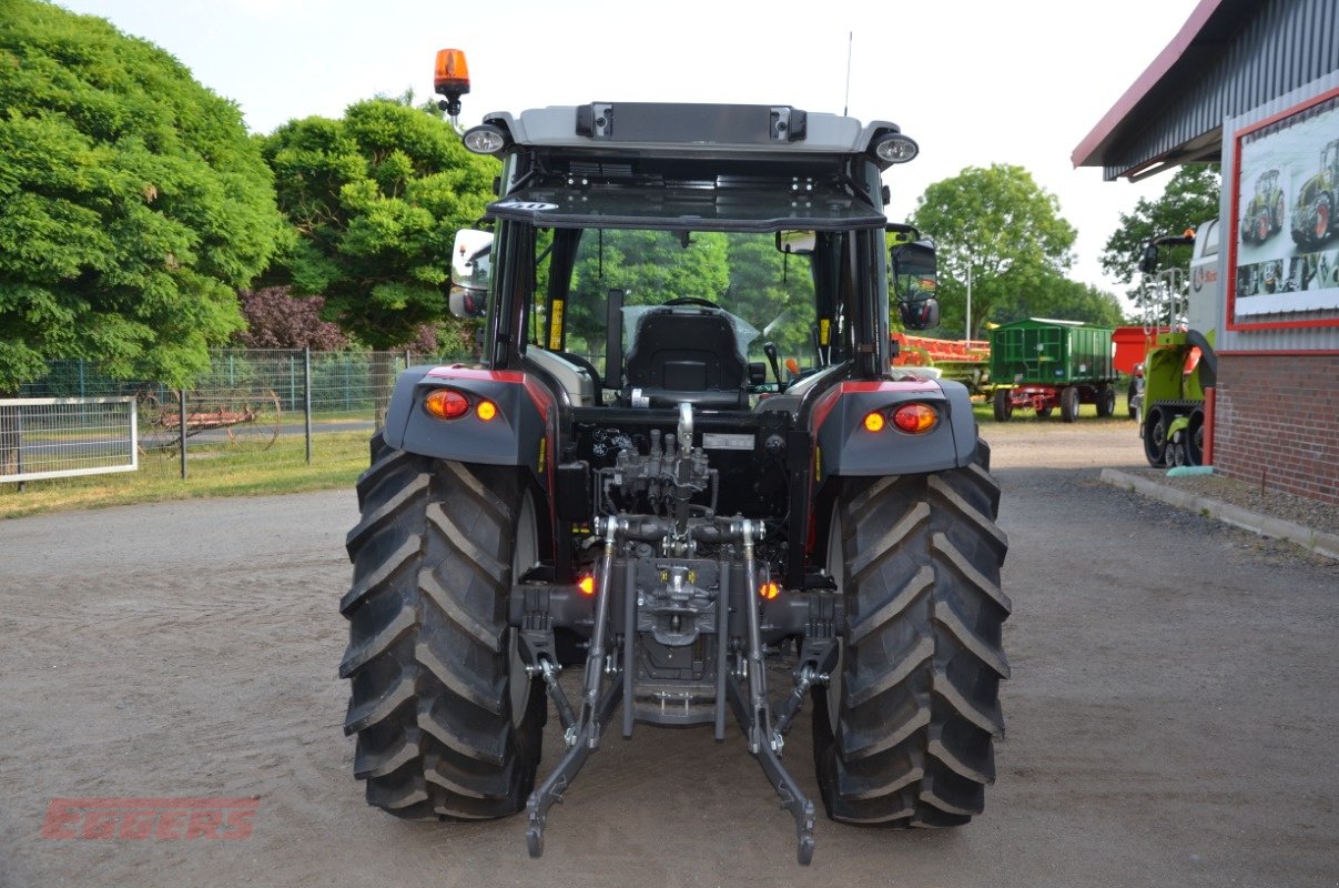 Traktor des Typs Massey Ferguson 4710 M Cab Essential, Neumaschine in Suhlendorf (Bild 4)