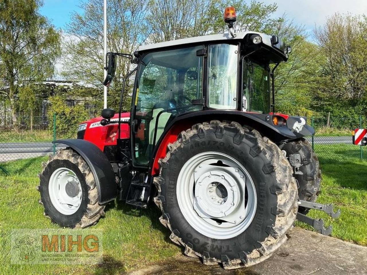 Traktor типа Massey Ferguson 4710 M GLOBAL SERIES, Neumaschine в Dummerstorf OT Petschow (Фотография 3)