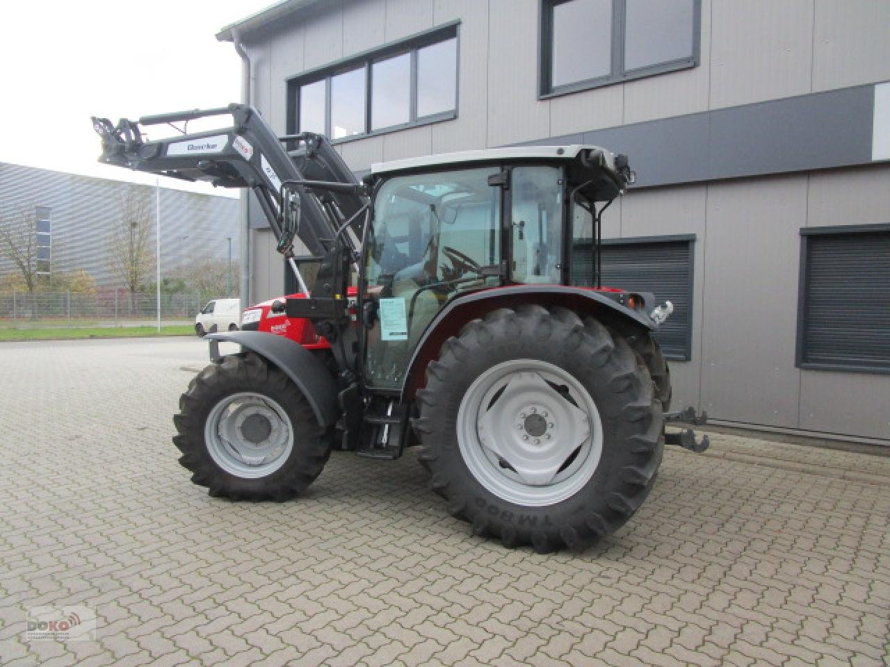 Traktor typu Massey Ferguson 4710M Cab Essential, Neumaschine w Schoenberg (Zdjęcie 2)