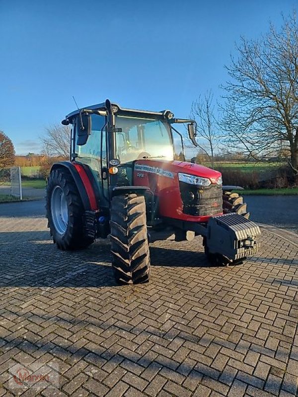 Traktor of the type Massey Ferguson 4710M Dyna-2, Vorführmaschine in Stapel (Picture 2)