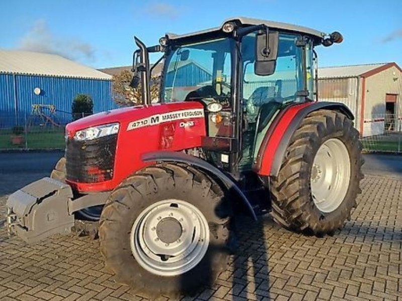 Traktor van het type Massey Ferguson 4710m dyna-2, Gebrauchtmaschine in STAPEL (Foto 1)