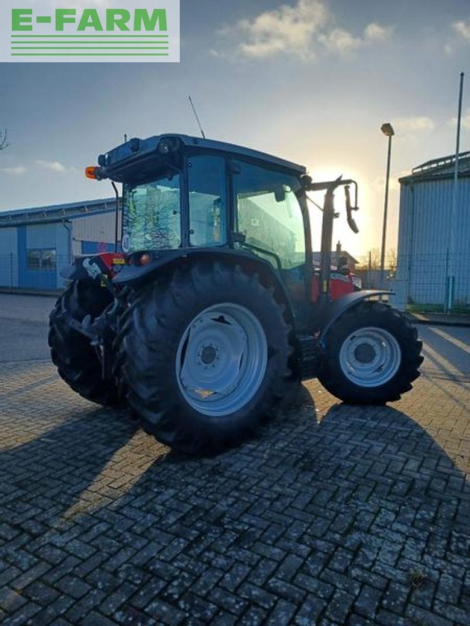 Traktor van het type Massey Ferguson 4710m dyna-2, Gebrauchtmaschine in STAPEL (Foto 8)