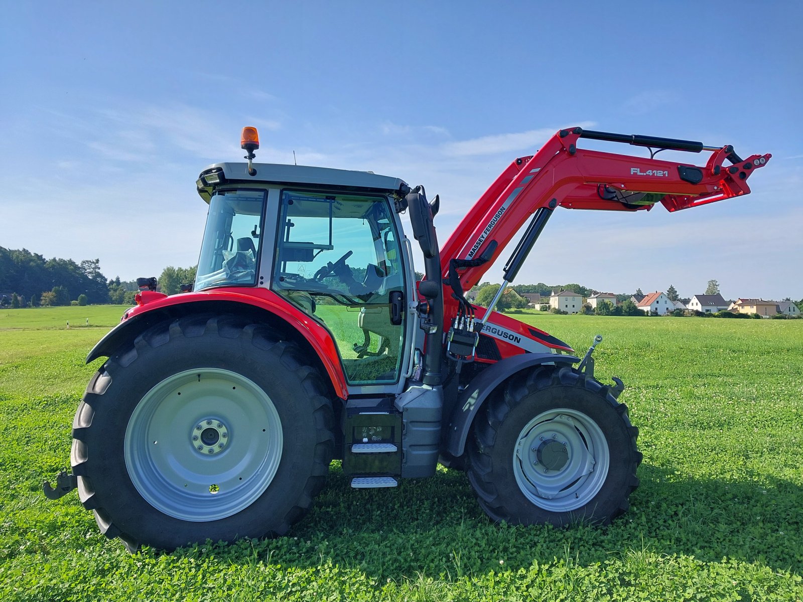 Traktor of the type Massey Ferguson 5 S 145, Gebrauchtmaschine in Schwarzenbruck (Picture 2)