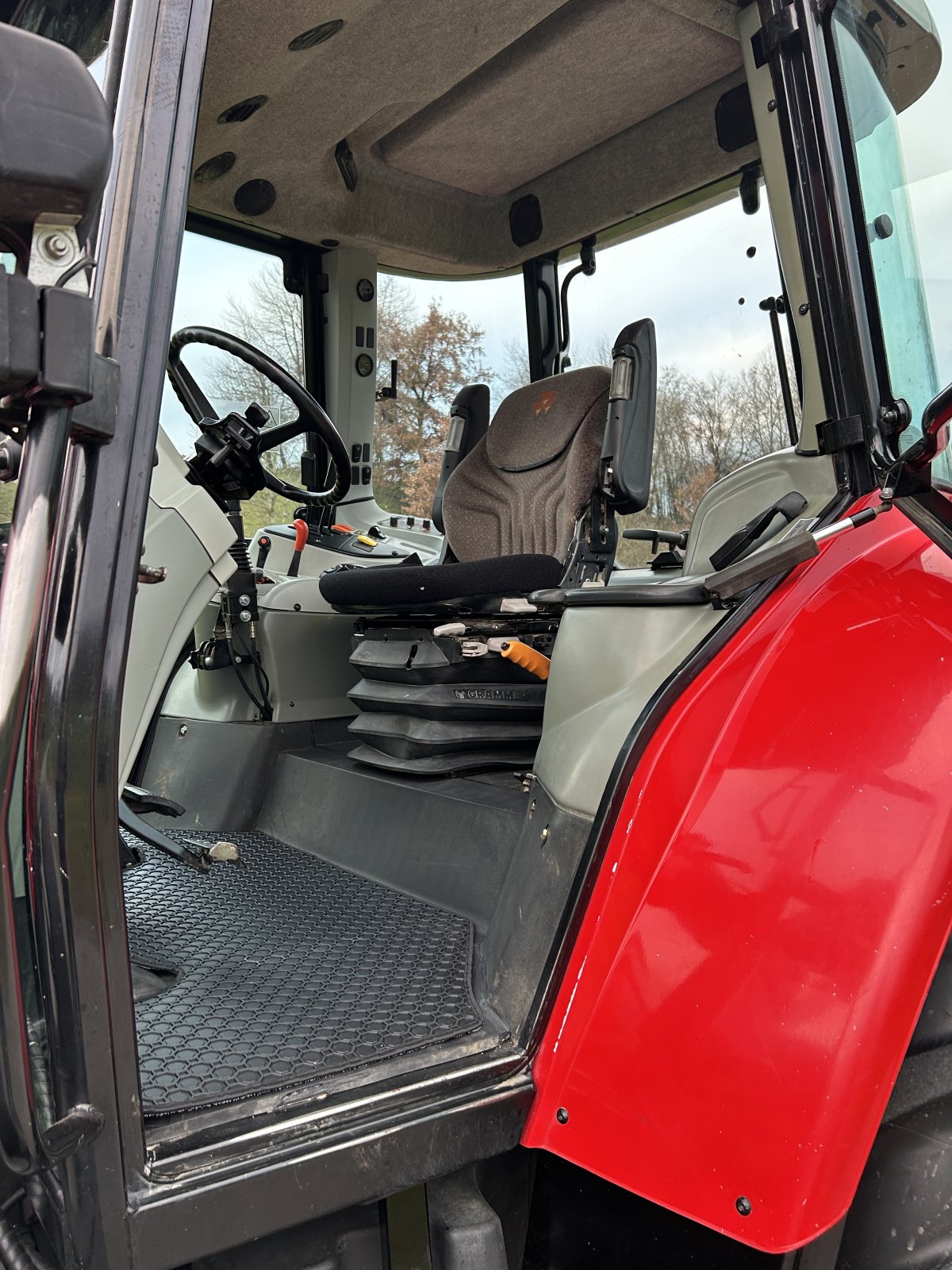 Traktor van het type Massey Ferguson 5425, Gebrauchtmaschine in Bad Griesbach (Foto 5)