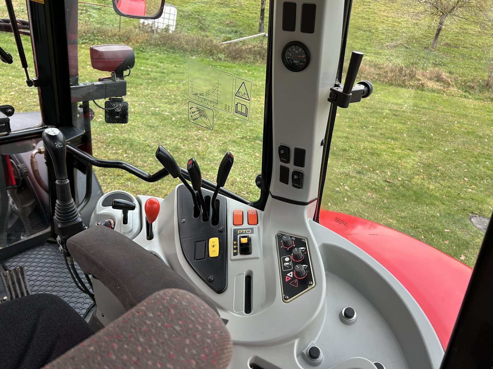 Traktor van het type Massey Ferguson 5425, Gebrauchtmaschine in Bad Griesbach (Foto 7)