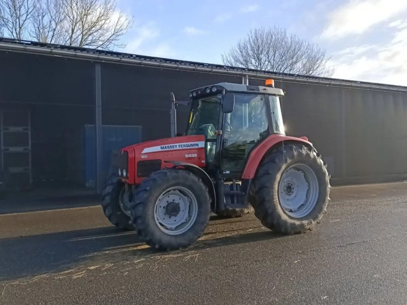 Traktor of the type Massey Ferguson 5435 Dyna-4, Gebrauchtmaschine in Groningen (Picture 1)