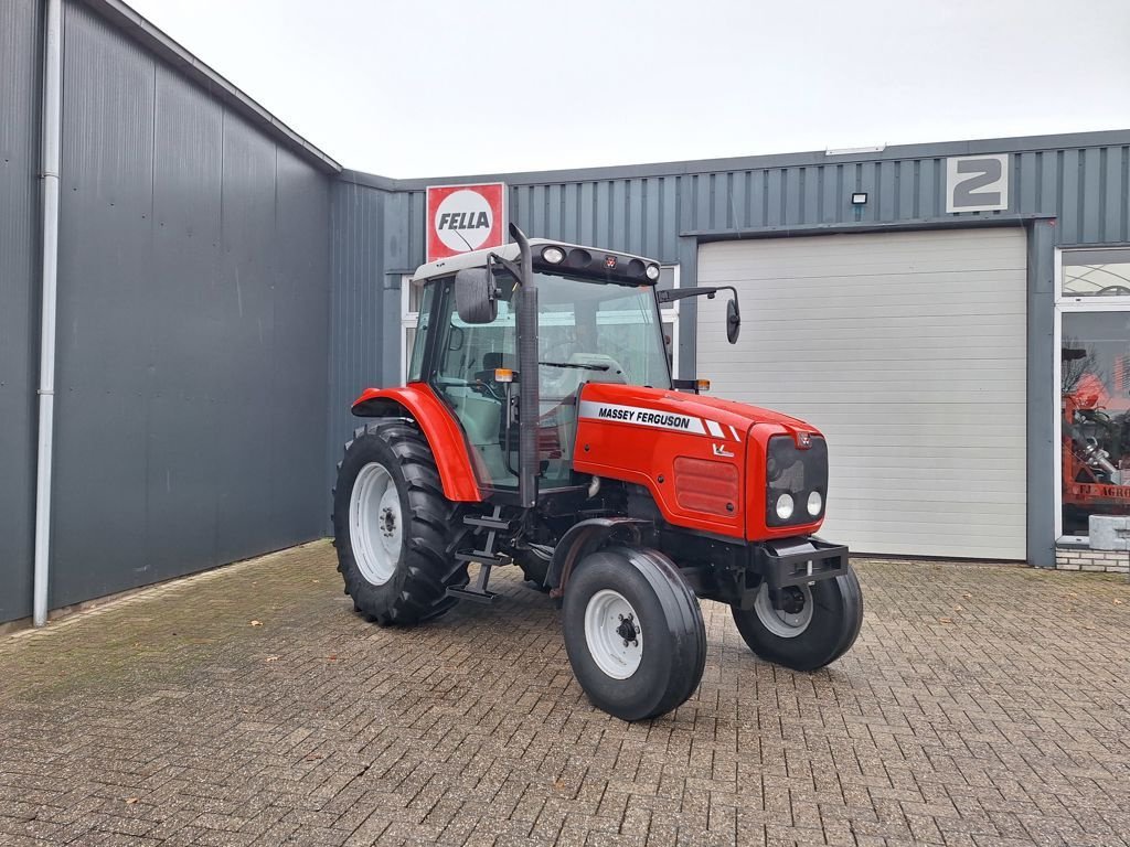 Traktor of the type Massey Ferguson 5435 SPEEDSHIFT 2WD, Gebrauchtmaschine in MARIENHEEM (Picture 1)