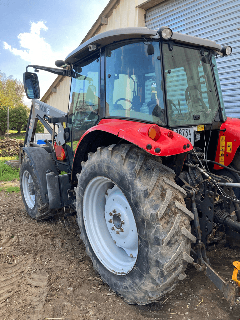 Traktor от тип Massey Ferguson 5435, Gebrauchtmaschine в TREMEUR (Снимка 2)