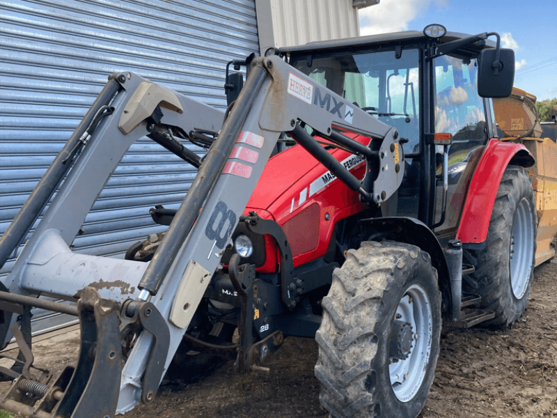 Traktor от тип Massey Ferguson 5435, Gebrauchtmaschine в TREMEUR