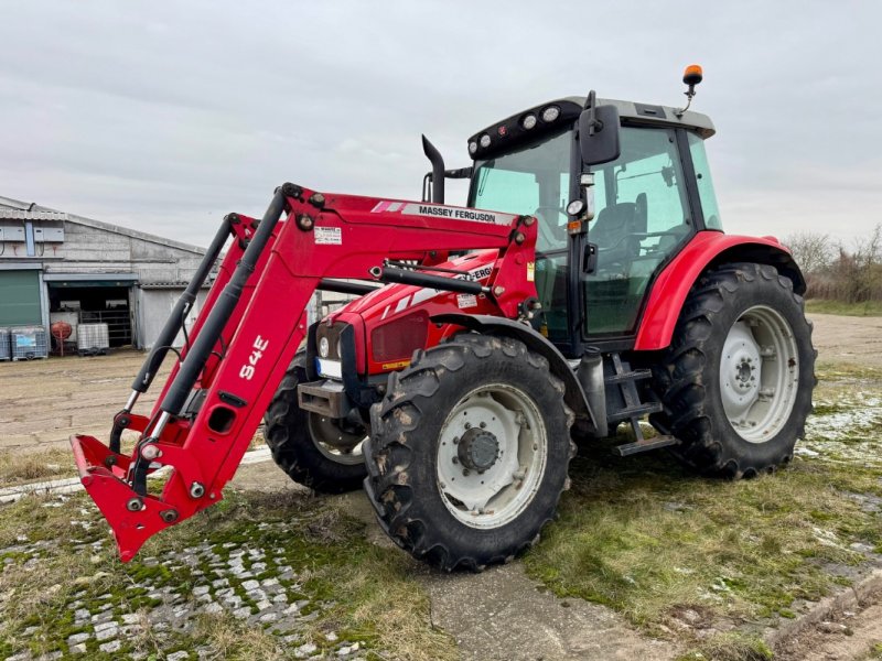 Traktor типа Massey Ferguson 5445 Dyna-4, Gebrauchtmaschine в Liebenwalde (Фотография 1)