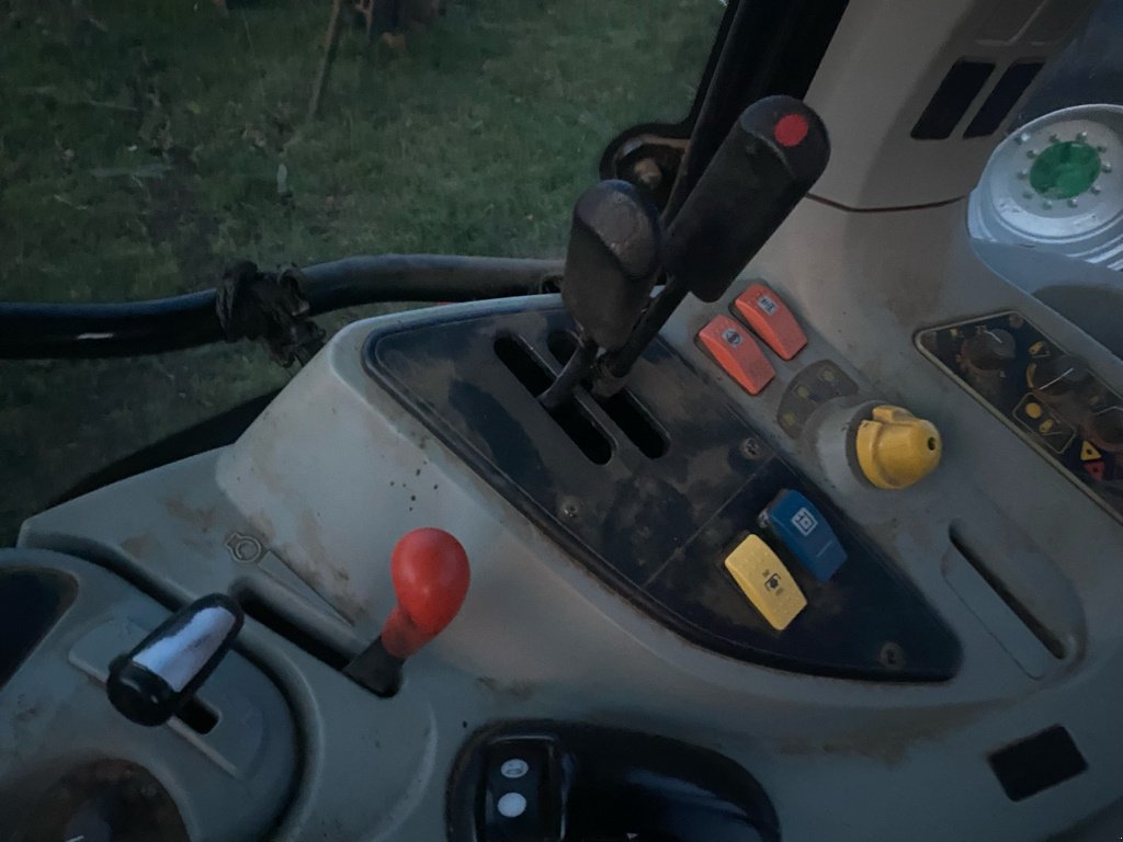 Traktor des Typs Massey Ferguson 5445, Gebrauchtmaschine in MAURIAC (Bild 5)