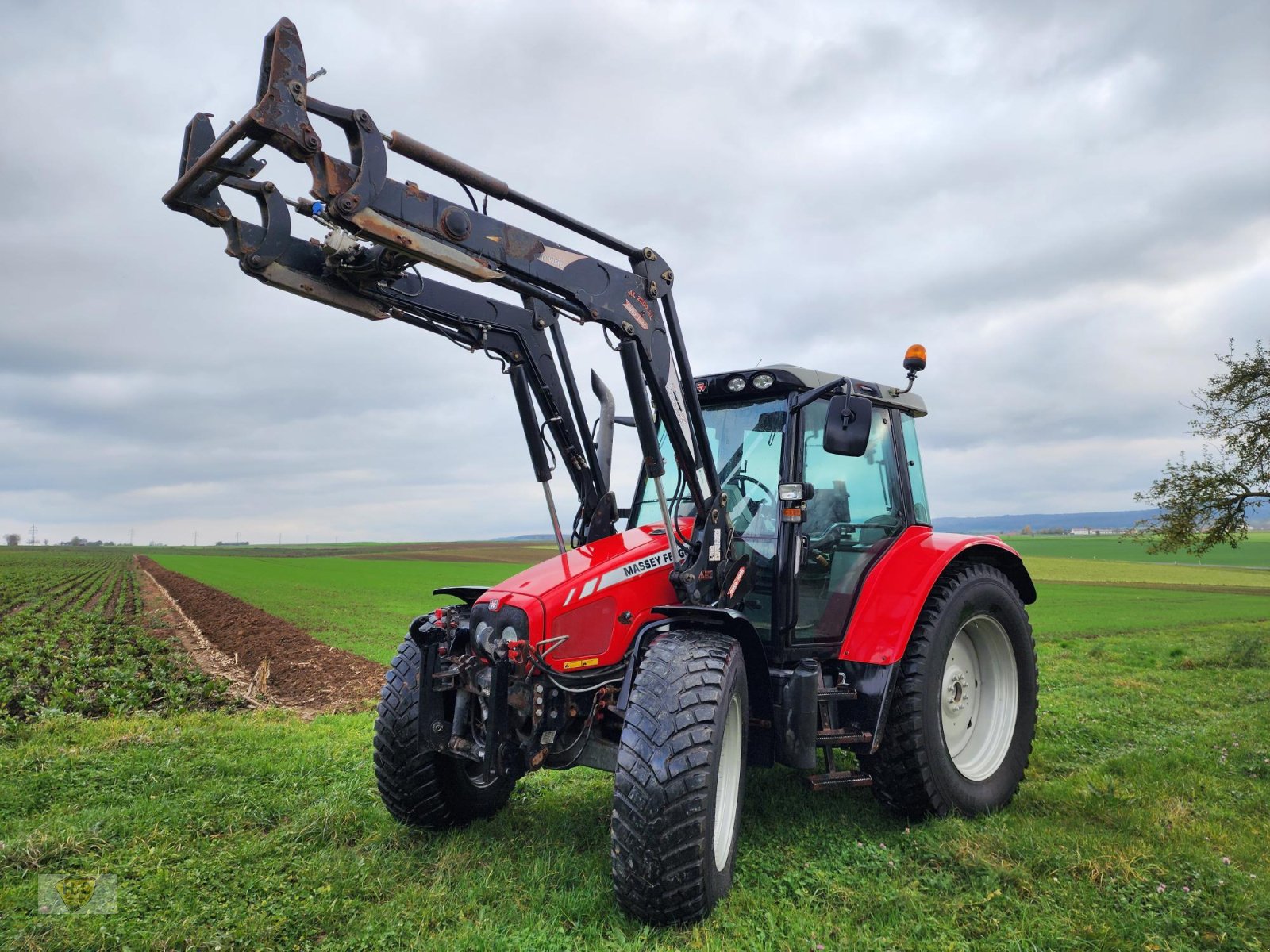 Traktor van het type Massey Ferguson 5455 Frontlader, Gebrauchtmaschine in Willanzheim (Foto 1)