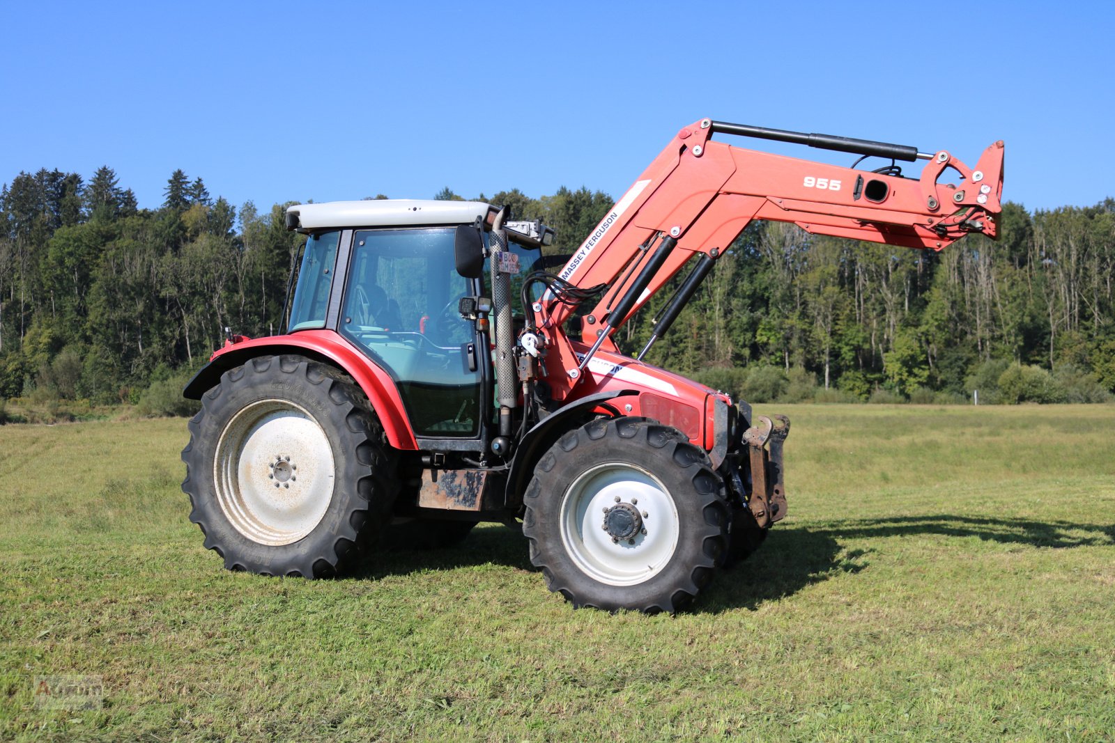 Traktor of the type Massey Ferguson 5455, Gebrauchtmaschine in Herbertingen (Picture 3)