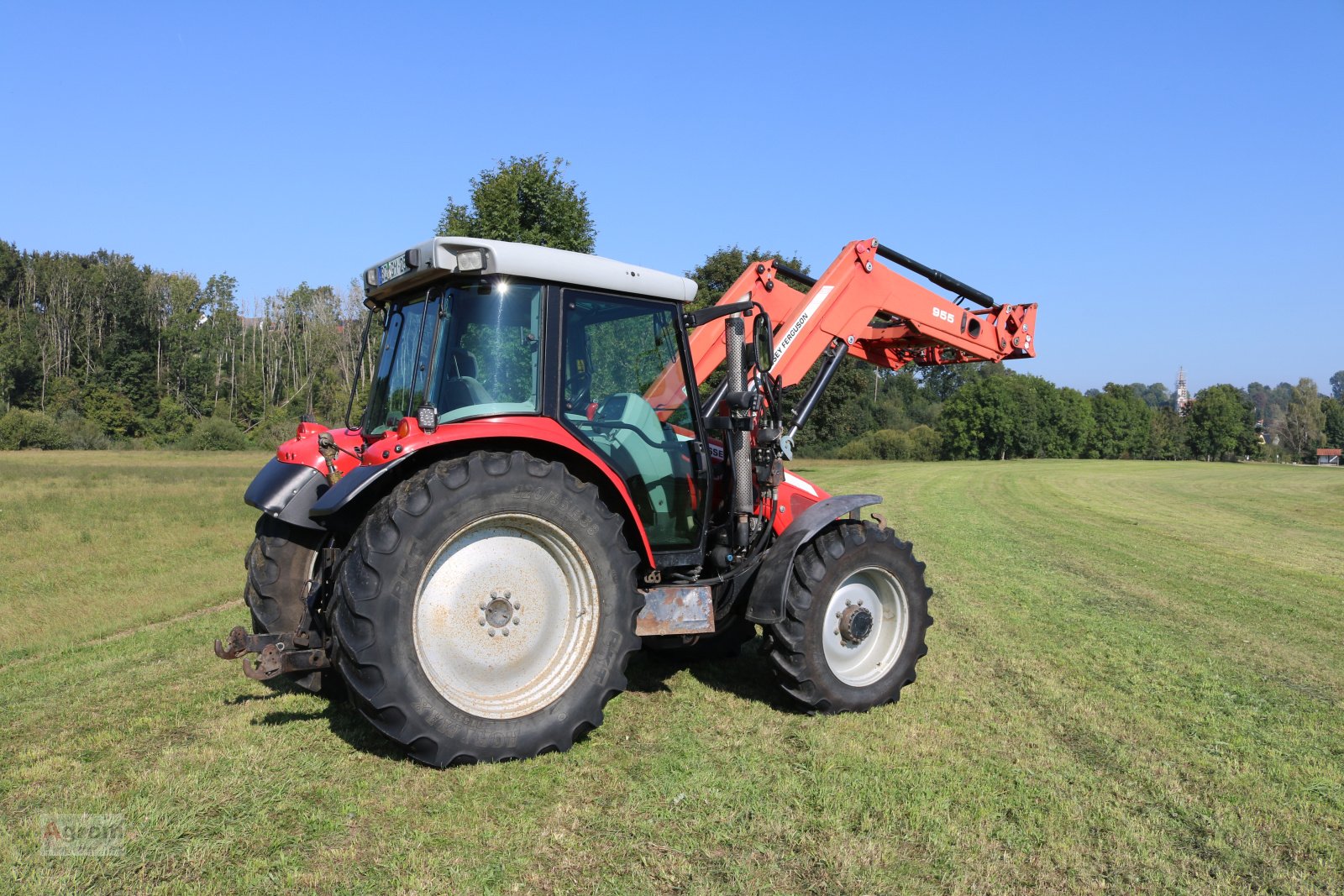 Traktor van het type Massey Ferguson 5455, Gebrauchtmaschine in Herbertingen (Foto 5)