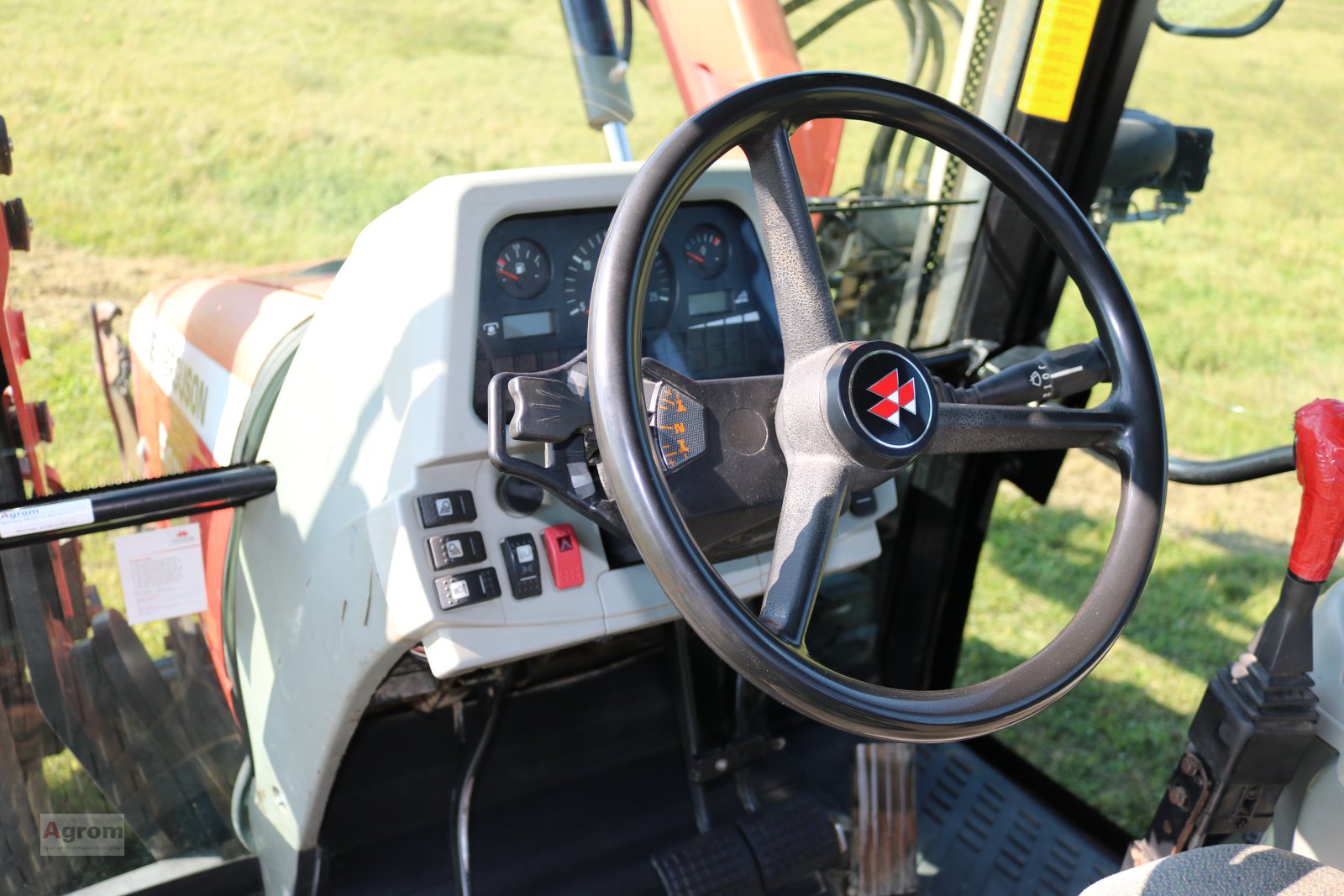 Traktor van het type Massey Ferguson 5455, Gebrauchtmaschine in Herbertingen (Foto 15)