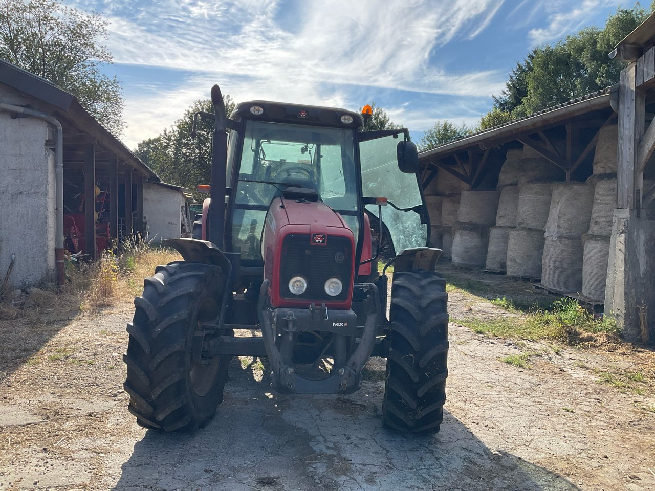 Traktor van het type Massey Ferguson 5460, Gebrauchtmaschine in MORLHON LE HAUT (Foto 7)