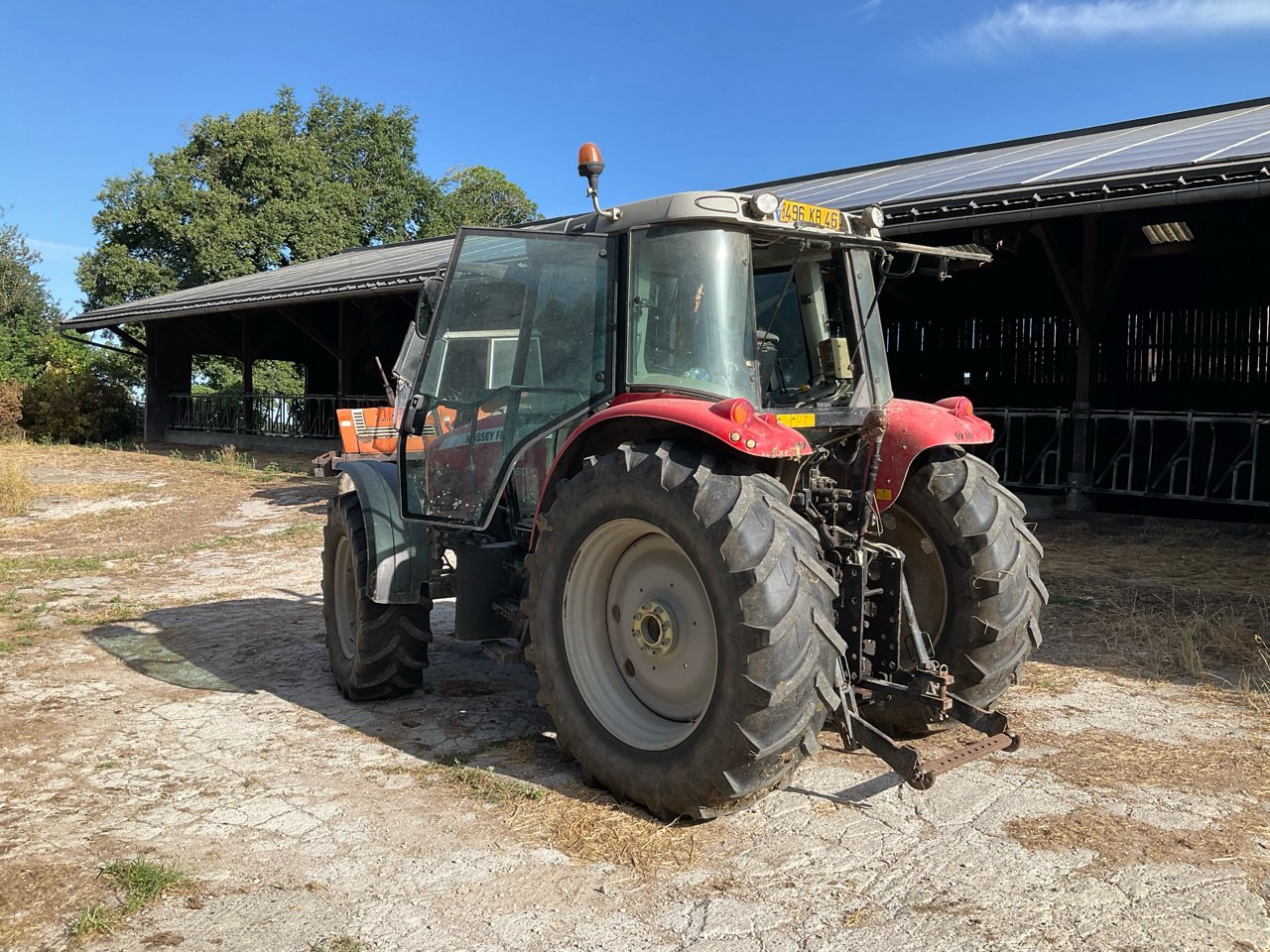 Traktor van het type Massey Ferguson 5460, Gebrauchtmaschine in MORLHON LE HAUT (Foto 4)