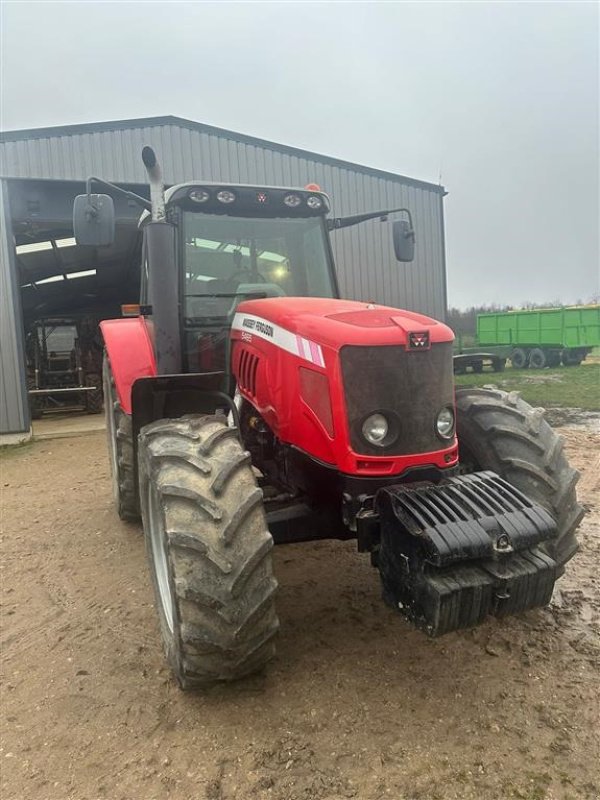 Traktor Türe ait Massey Ferguson 5465 Dyna 4 Pæn gårdtraktor med kun 5025 timer. Ring til Ulrik på 0045-40255544. Jeg snakker Jysk, tysk og engelsk., Gebrauchtmaschine içinde Kolding (resim 5)