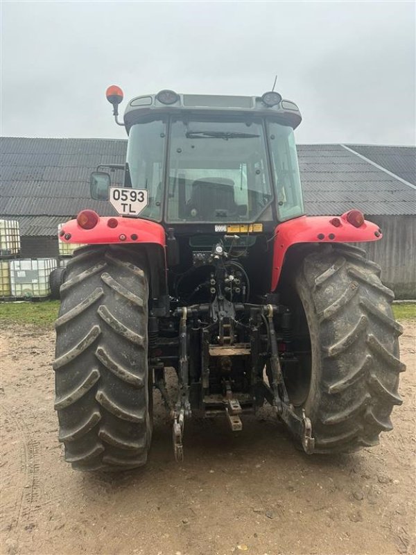 Traktor Türe ait Massey Ferguson 5465 Dyna 4 Pæn gårdtraktor med kun 5025 timer. Ring til Ulrik på 0045-40255544. Jeg snakker Jysk, tysk og engelsk., Gebrauchtmaschine içinde Kolding (resim 6)