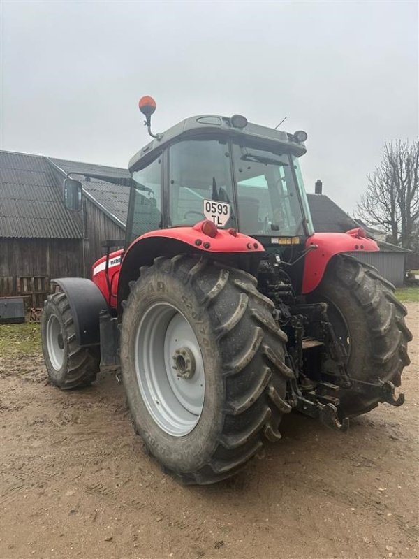 Traktor Türe ait Massey Ferguson 5465 Dyna 4 Pæn gårdtraktor med kun 5025 timer. Ring til Ulrik på 0045-40255544. Jeg snakker Jysk, tysk og engelsk., Gebrauchtmaschine içinde Kolding (resim 7)