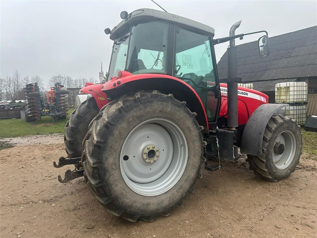 Traktor Türe ait Massey Ferguson 5465 Dyna 4 Pæn gårdtraktor med kun 5025 timer. Ring til Ulrik på 0045-40255544. Jeg snakker Jysk, tysk og engelsk., Gebrauchtmaschine içinde Kolding (resim 8)