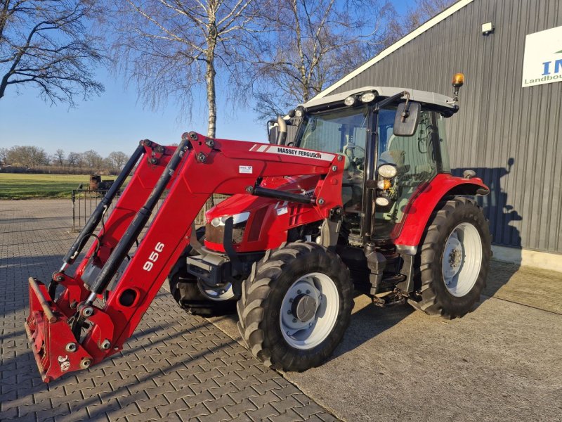 Traktor des Typs Massey Ferguson 5610 dyna 4, Gebrauchtmaschine in Daarle (Bild 1)