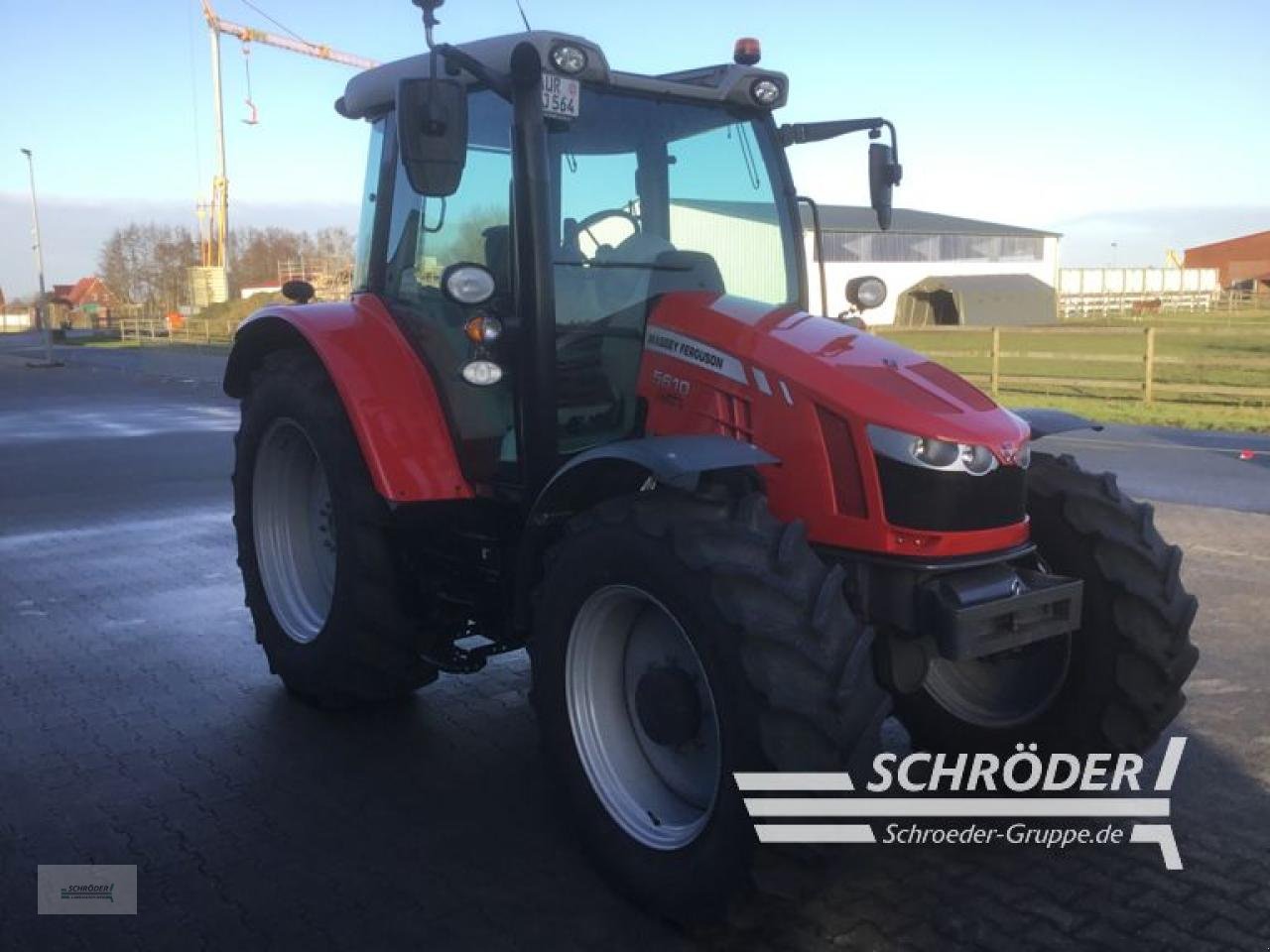 Traktor типа Massey Ferguson 5610 DYNA-4, Gebrauchtmaschine в Norden (Фотография 1)