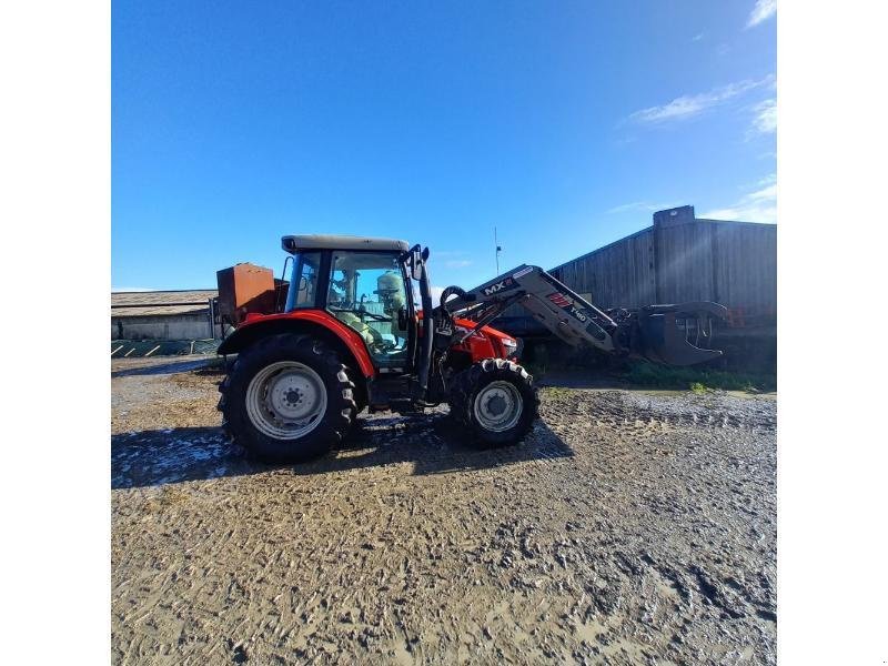 Traktor des Typs Massey Ferguson 5610, Gebrauchtmaschine in ANTIGNY