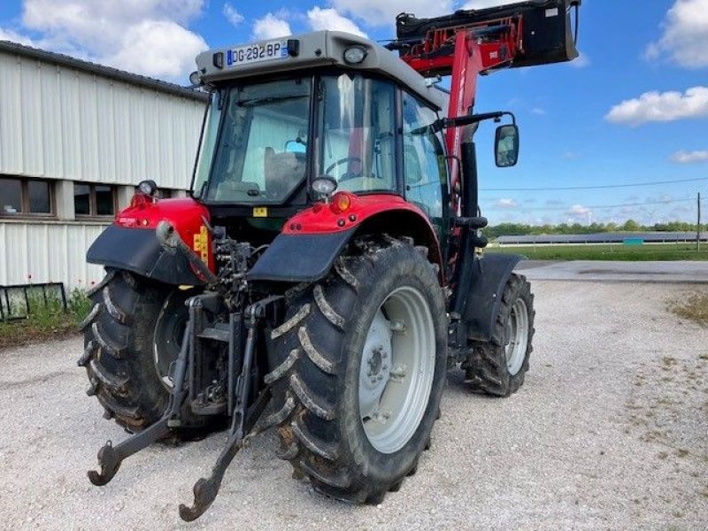 Traktor typu Massey Ferguson 5611 DYNA 4 EFFICIENT, Gebrauchtmaschine w MARBEVILLE (Zdjęcie 4)