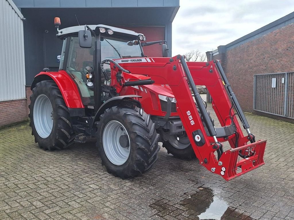 Traktor Türe ait Massey Ferguson 5611 DYNA-4 EFFICIENT, Gebrauchtmaschine içinde MARIENHEEM (resim 2)