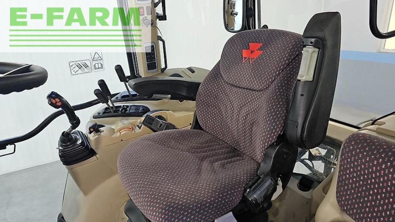 Traktor типа Massey Ferguson 5611 dyna4, Gebrauchtmaschine в MORDY (Фотография 3)