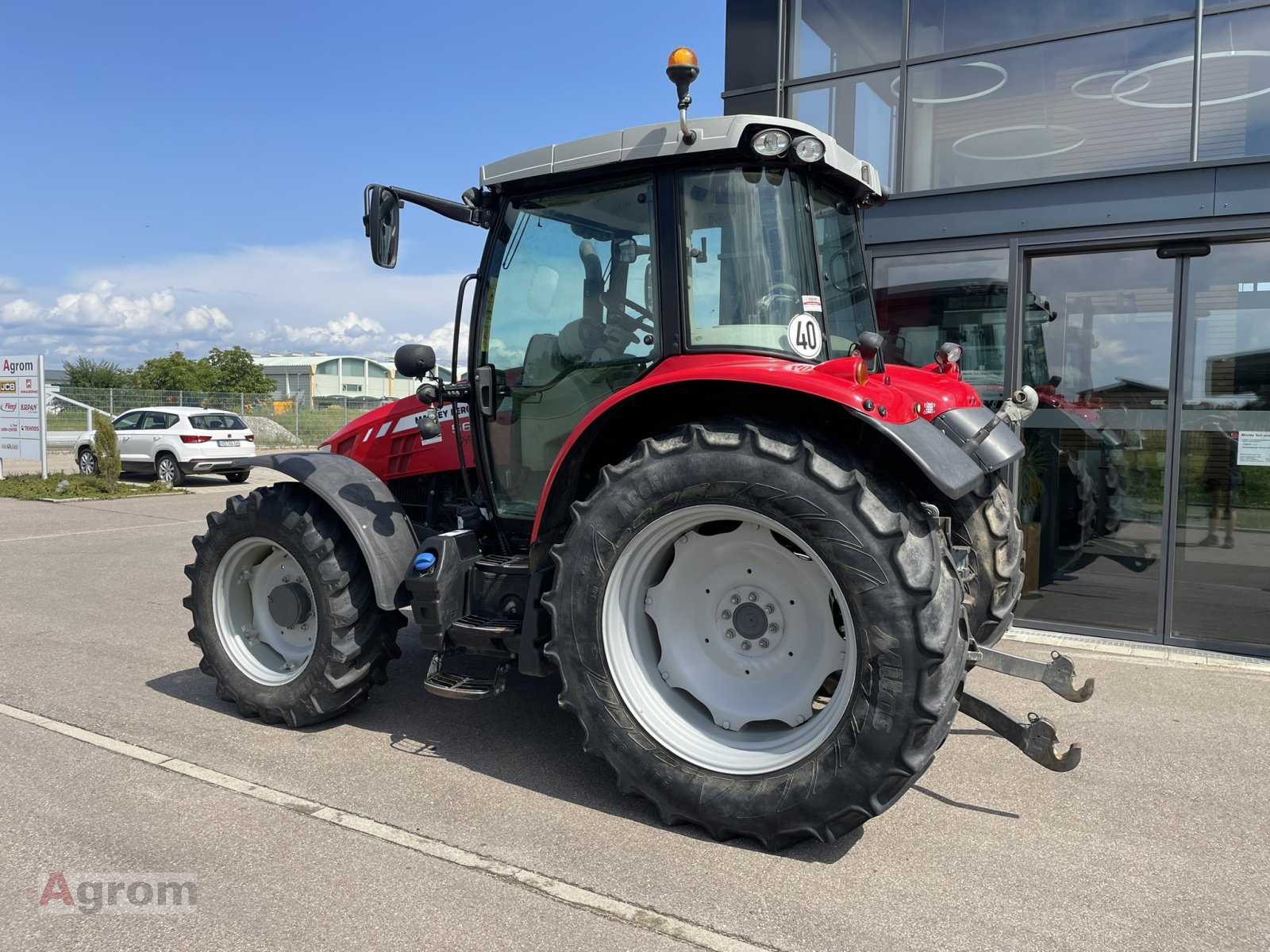 Traktor typu Massey Ferguson 5611 Essential Dyna4, Gebrauchtmaschine v Meißenheim-Kürzell (Obrázek 4)