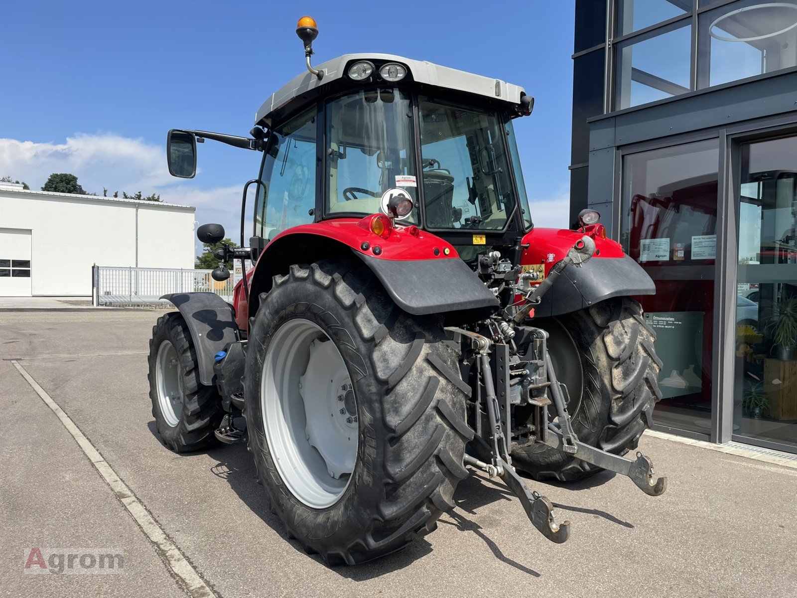 Traktor typu Massey Ferguson 5611 Essential Dyna4, Gebrauchtmaschine v Meißenheim-Kürzell (Obrázok 5)