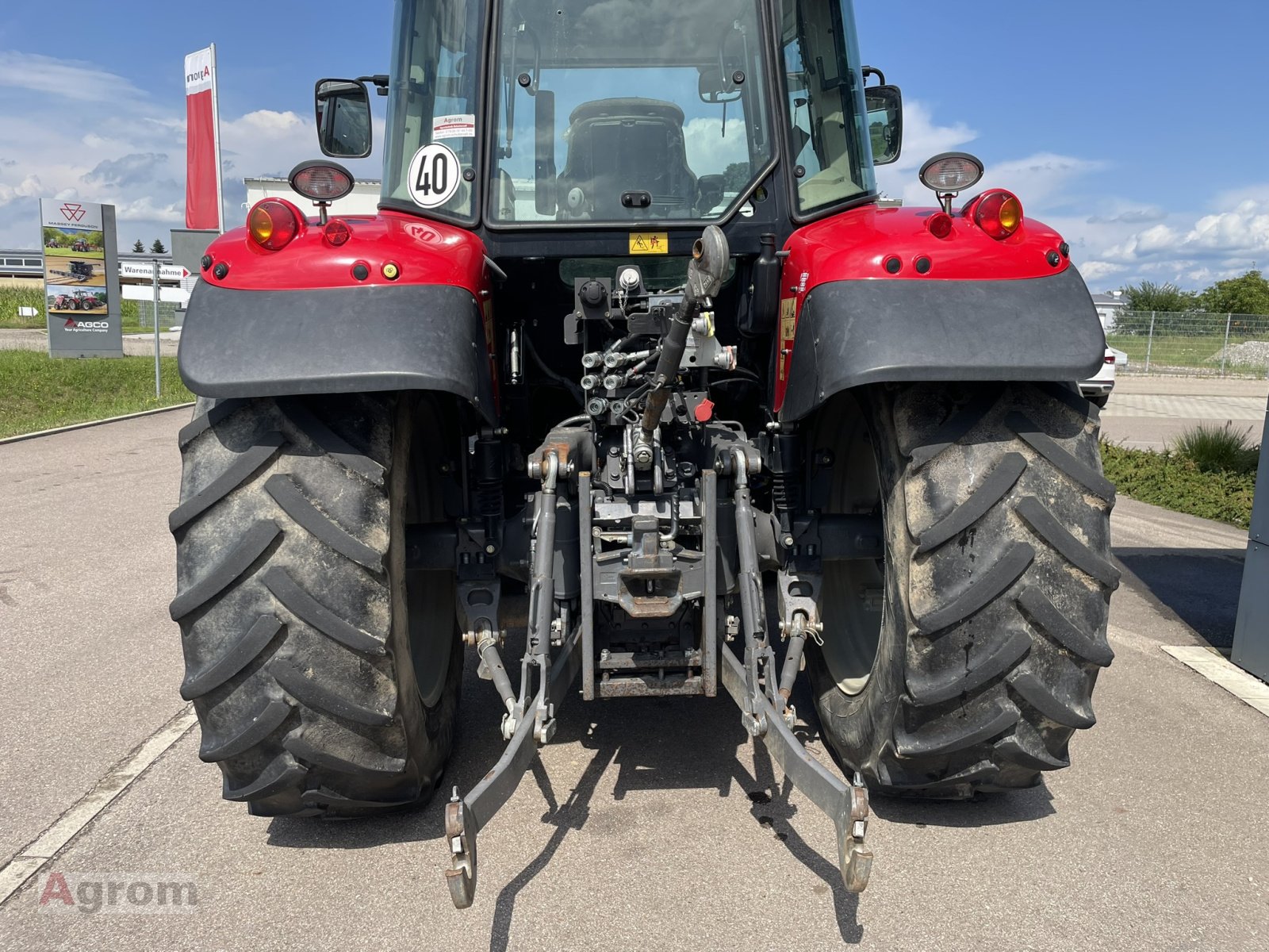 Traktor des Typs Massey Ferguson 5611 Essential Dyna4, Gebrauchtmaschine in Meißenheim-Kürzell (Bild 7)