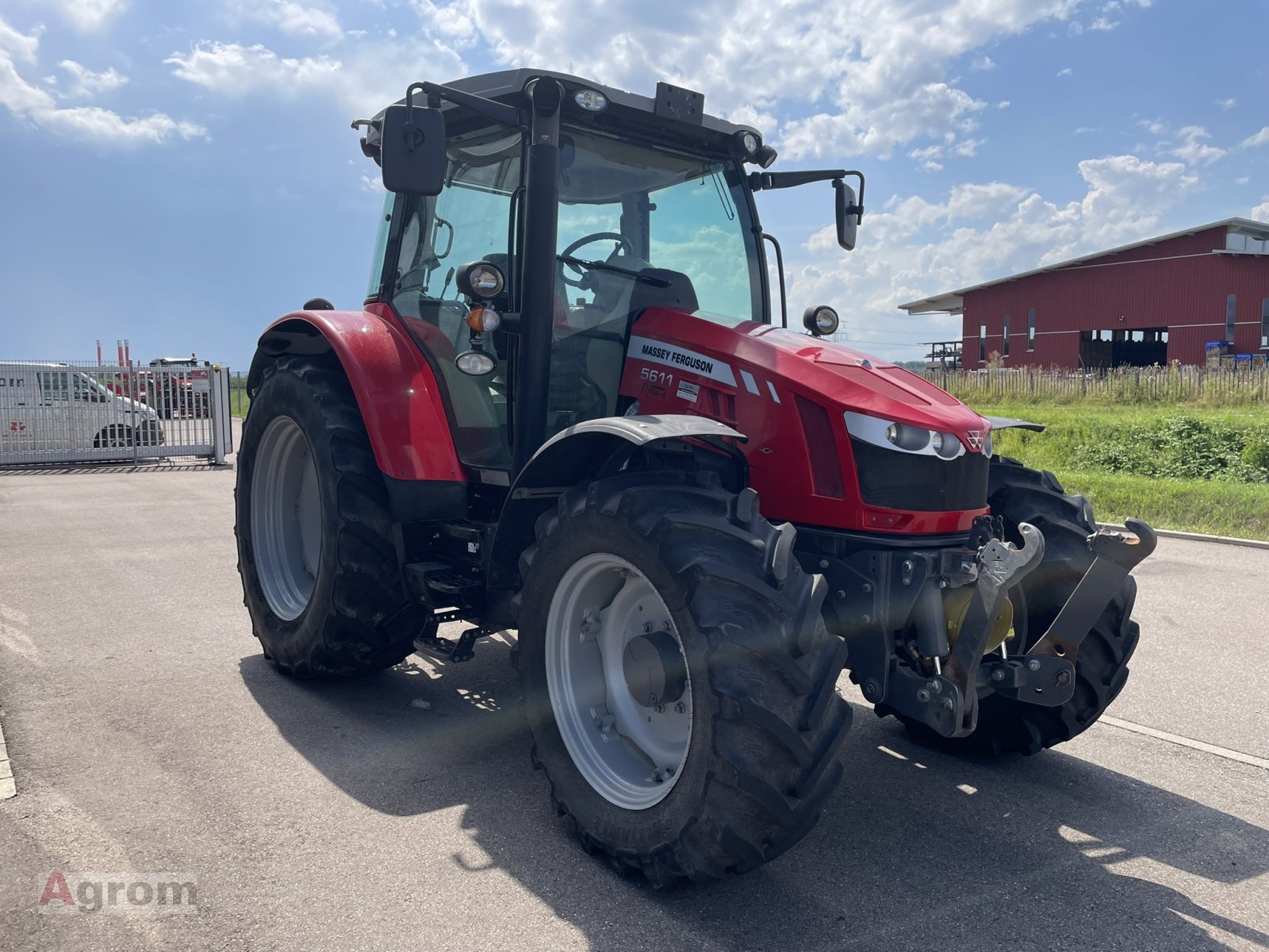 Traktor des Typs Massey Ferguson 5611 Essential Dyna4, Gebrauchtmaschine in Meißenheim-Kürzell (Bild 10)