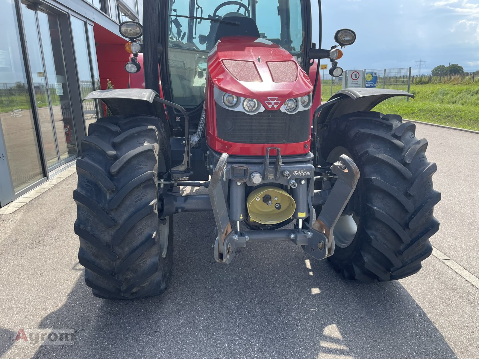 Traktor typu Massey Ferguson 5611 Essential Dyna4, Gebrauchtmaschine v Meißenheim-Kürzell (Obrázek 11)