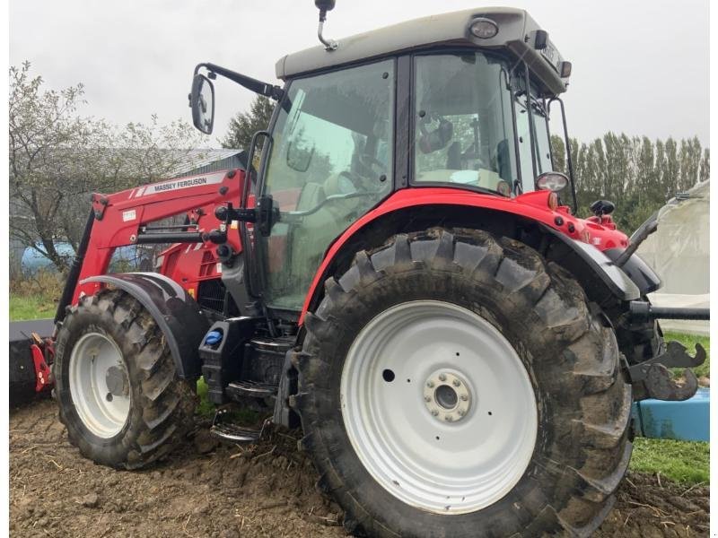 Traktor del tipo Massey Ferguson 5611, Gebrauchtmaschine In ROYE (Immagine 3)