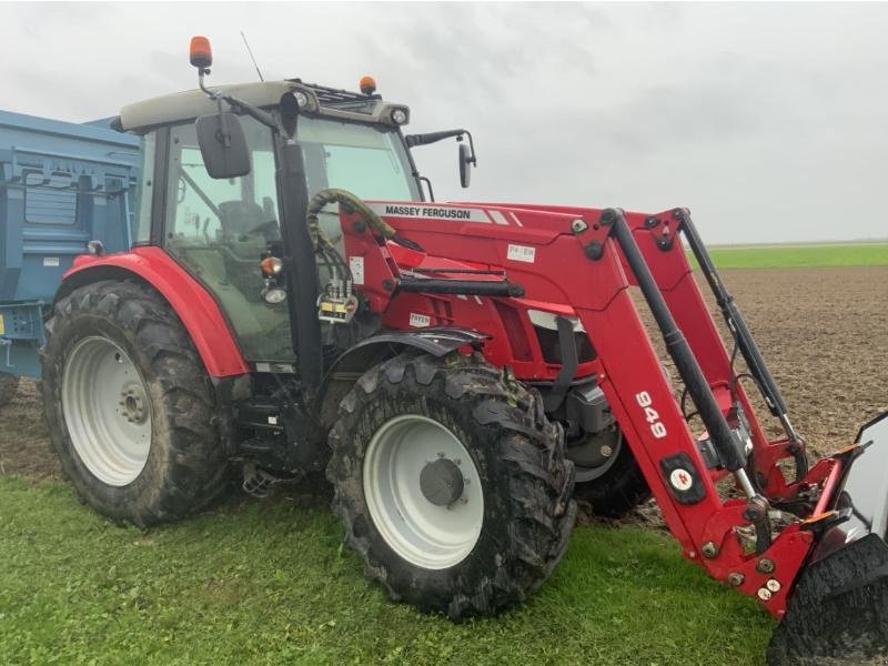 Traktor del tipo Massey Ferguson 5611, Gebrauchtmaschine In ROYE (Immagine 1)