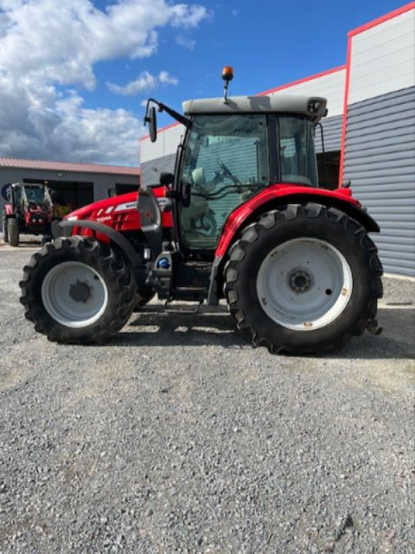 Traktor des Typs Massey Ferguson 5612, Gebrauchtmaschine in JOZE (Bild 1)