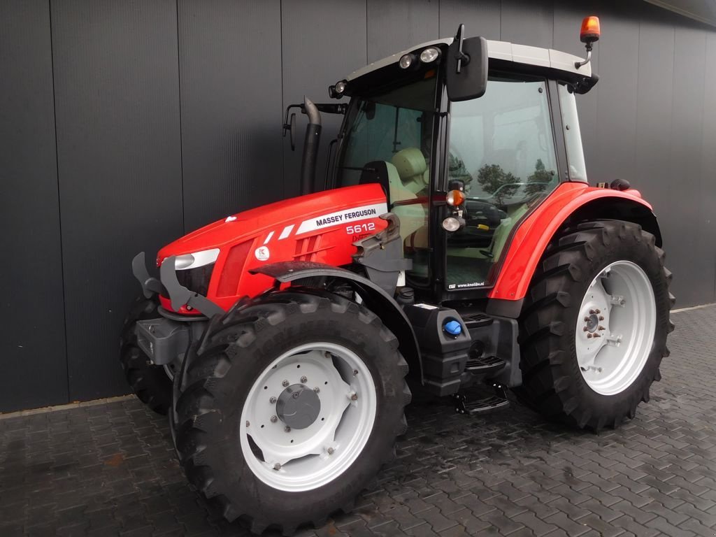 Traktor des Typs Massey Ferguson 5612, Gebrauchtmaschine in STAPHORST (Bild 2)