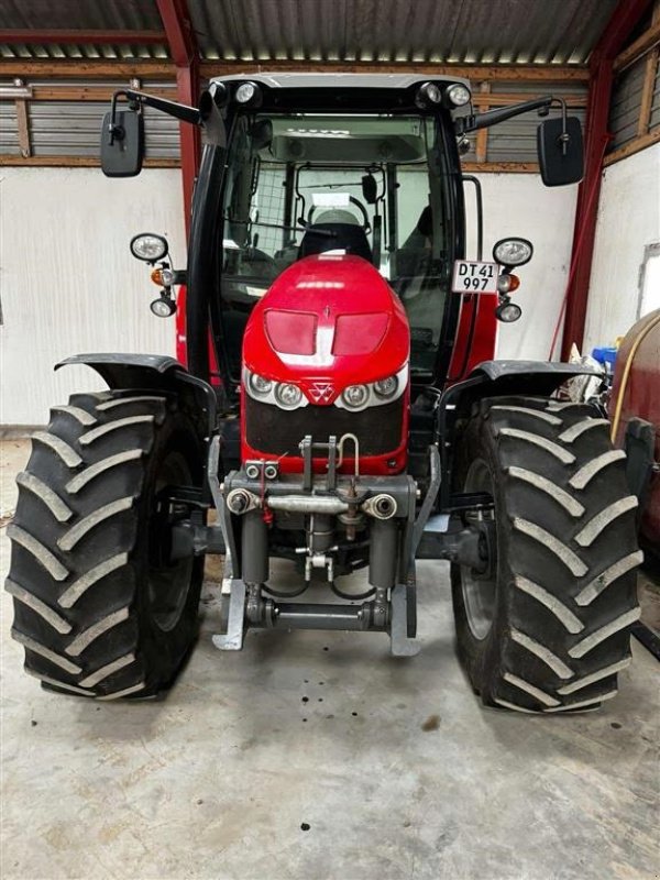 Traktor des Typs Massey Ferguson 5613, Gebrauchtmaschine in Mariager (Bild 2)